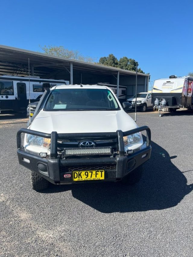 2016 TOYOTA HILUX - Image 2