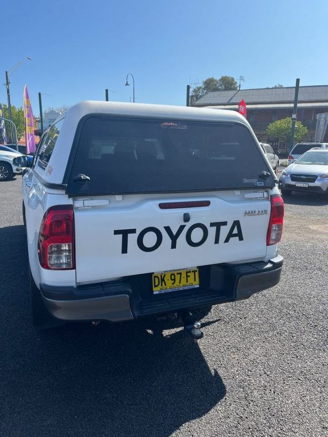 2016 TOYOTA HILUX - Image 4