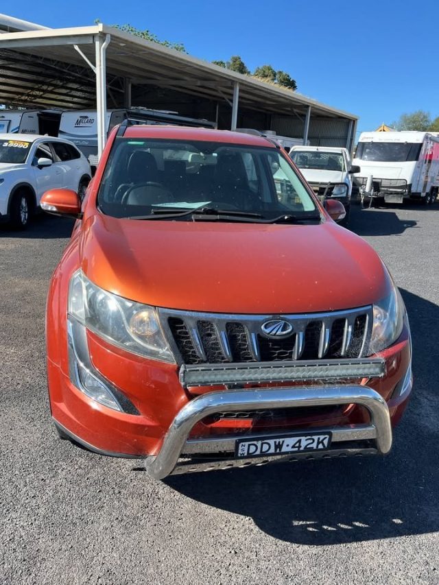 2016 MAHINDRA XUV500 - Image 2