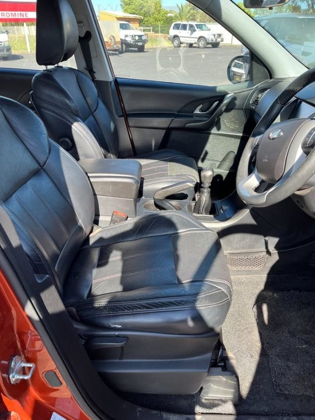 2016 MAHINDRA XUV500 - Image 6