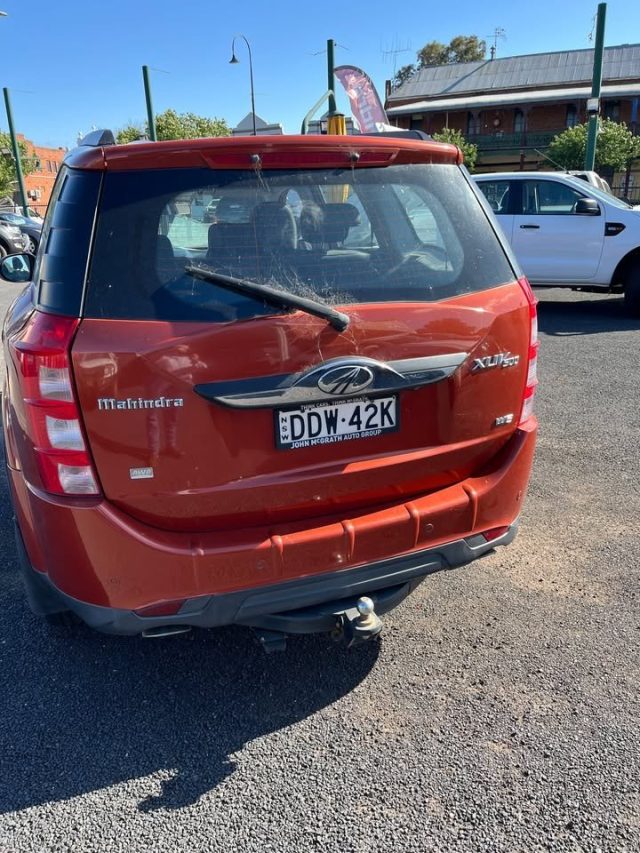2016 MAHINDRA XUV500 - Image 4