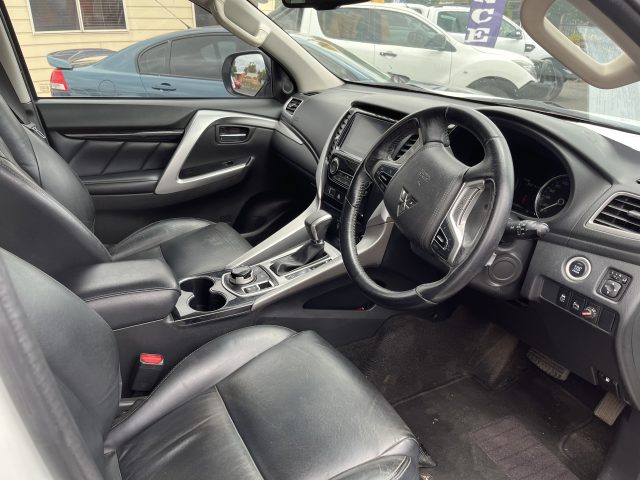 2016 MITSUBISHI PAJERO SPORT - Image 5